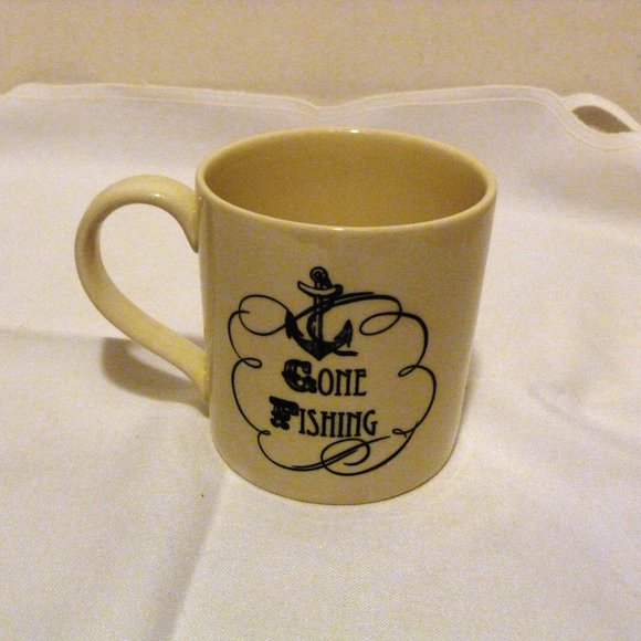 Royal Stafford Burslem UK "Gone Fishing" Mug Never Used Coffee Tea - Picture 4 of 6